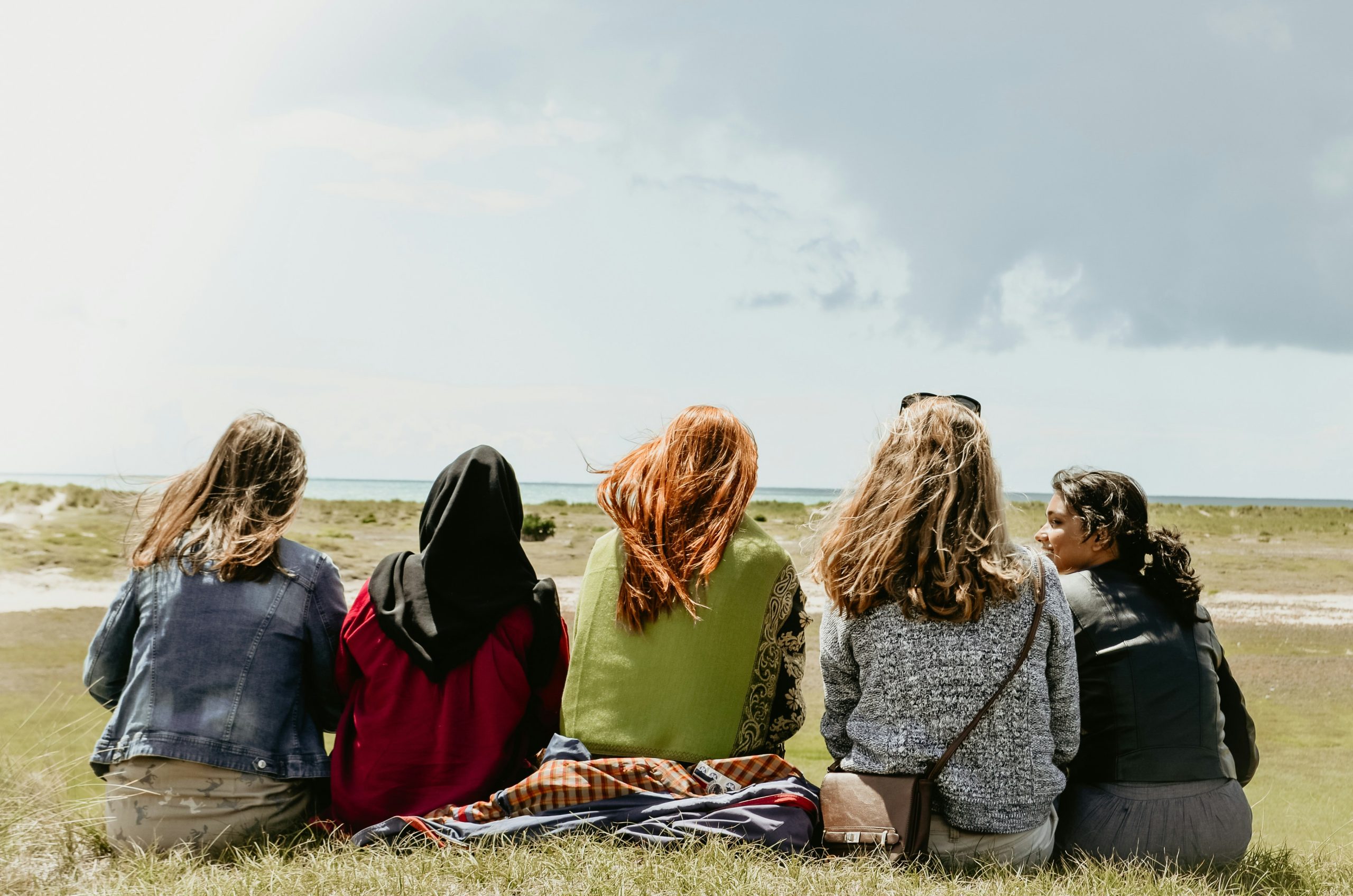 alvin-sadewo-D4k00sUDjzk-unsplash women gathered together and laughing